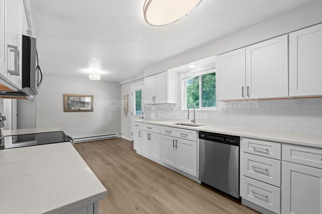 Building Photo - 3816 S Bowdish Rd