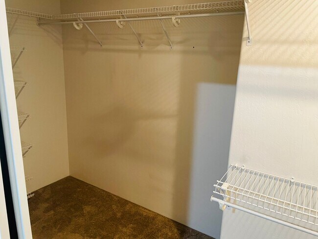 Building Photo - Village Of Oak Creek