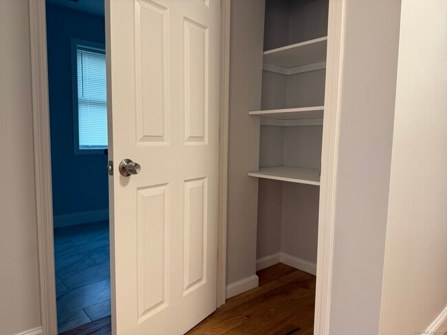 Building Photo - 755 Hart St