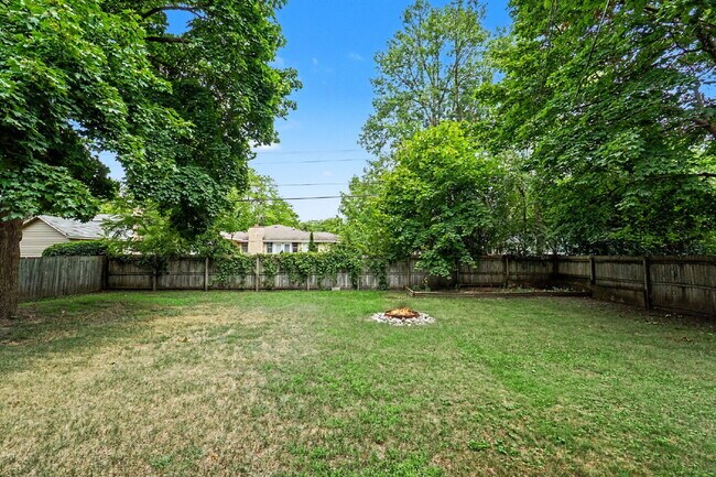 Building Photo - Well Maintained 3 bedroom Rental Home- $1650/Month
