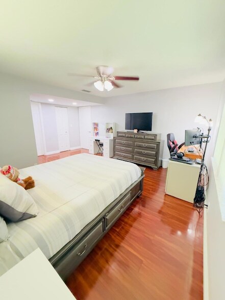 Building Photo - 5545 W Lakewood Cir