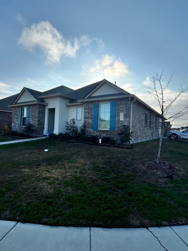Building Photo - 705 Lakeshore Village E