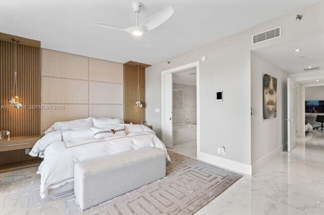 Building Photo - 19143 Fisher Island Dr