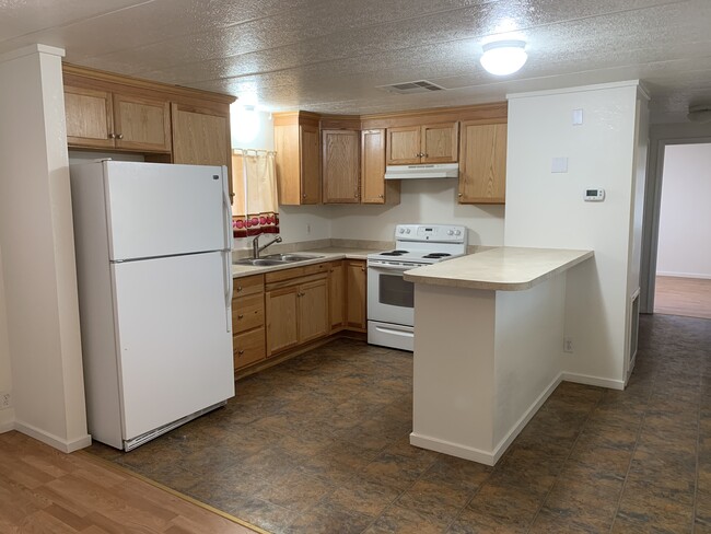 Building Photo - 2 Bedroom, 1-1/2 Bath Mobile for rent in C...