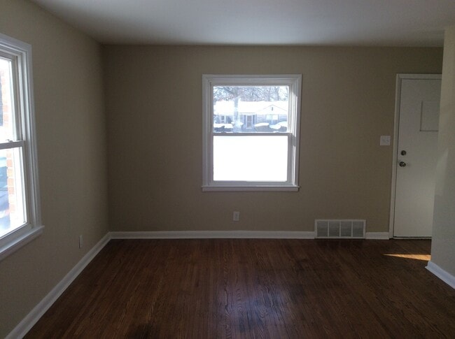 Building Photo - Indianapolis West side - 4 BR home