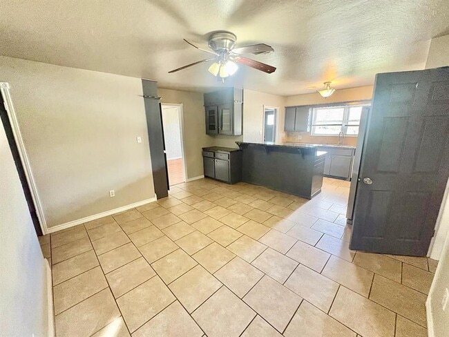 Building Photo - 6707 NW Compass Dr