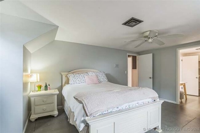 Building Photo - Spacious 4BR House in Tulsa