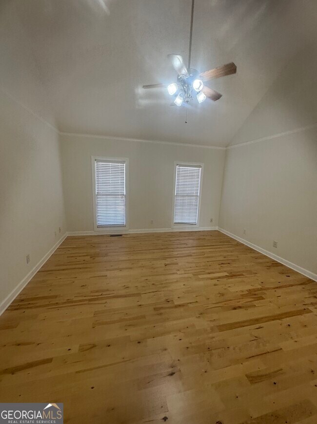 Building Photo - 735 Bearslide Hollow