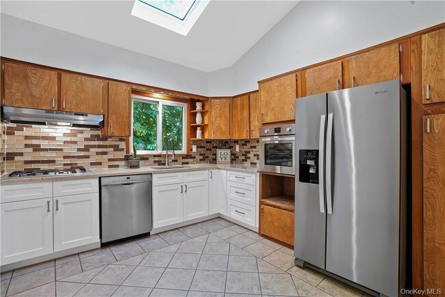 Building Photo - 124 Northfield Ave