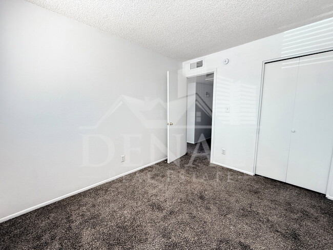 Building Photo - 4006 S 44th St