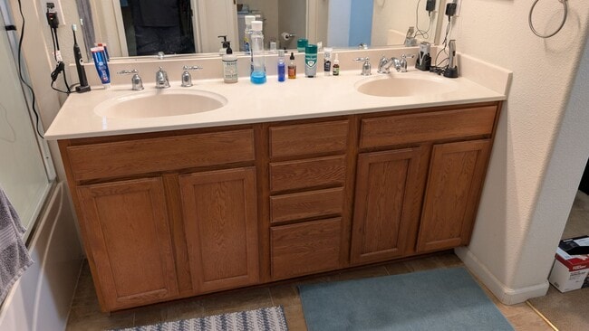 Building Photo - WELCOME HOME! Available 2 Bedroom 2 Bath Located in Elk Grove! Contact us today!!!