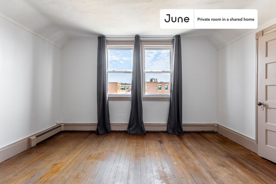 Building Photo - Room in Shared 3 bed/1 bath home