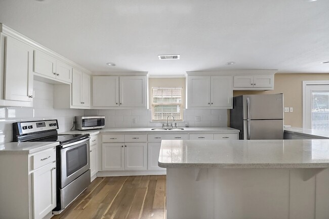 Building Photo - 412 Stowell St