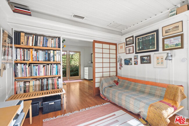 Building Photo - 648 Palms Blvd