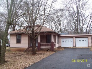Building Photo - FARMINGTON - Historic downtown location / ...