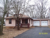 Building Photo - FARMINGTON - Historic downtown location / ...