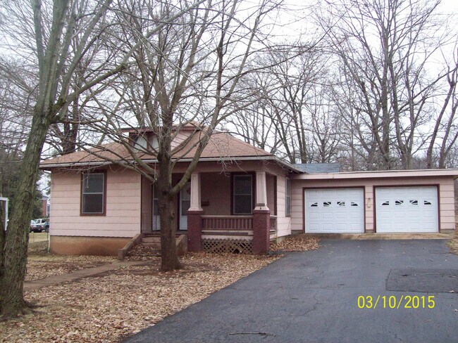 Primary Photo - FARMINGTON - Historic downtown location / ...