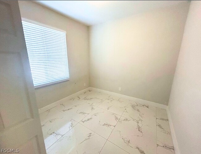 Building Photo - 398 Pennfield Ave