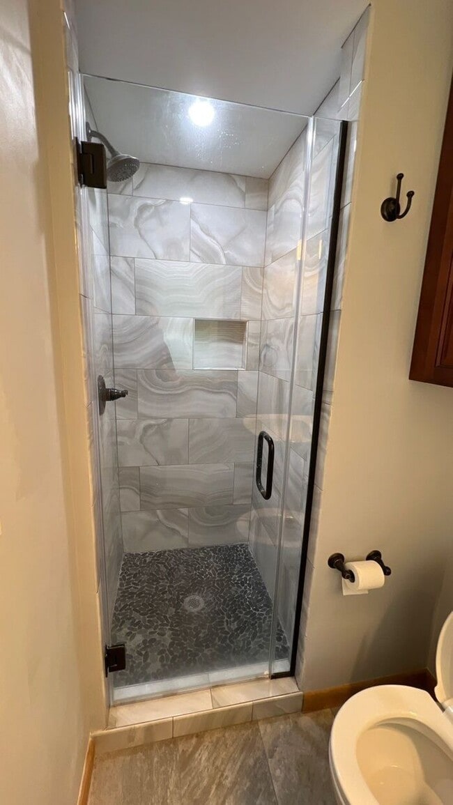 Building Photo - Westerville Ranch overlooking Hoover