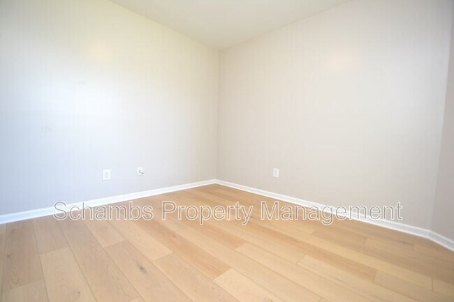 Building Photo - 824 Cumberland St