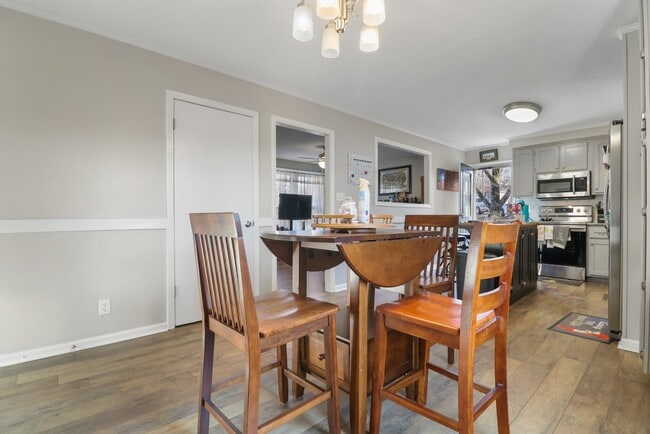 Building Photo - 1802 Warren Dr