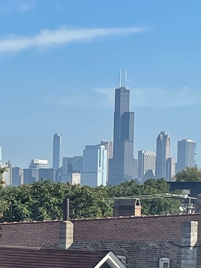 Building Photo - 1945 W Cermak Rd