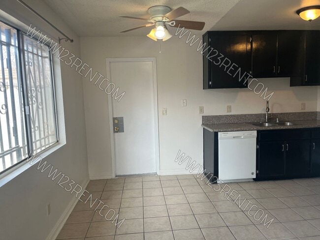 Building Photo - 2BD/1.5BTH TOWNHOUSE WEST LANCASTER