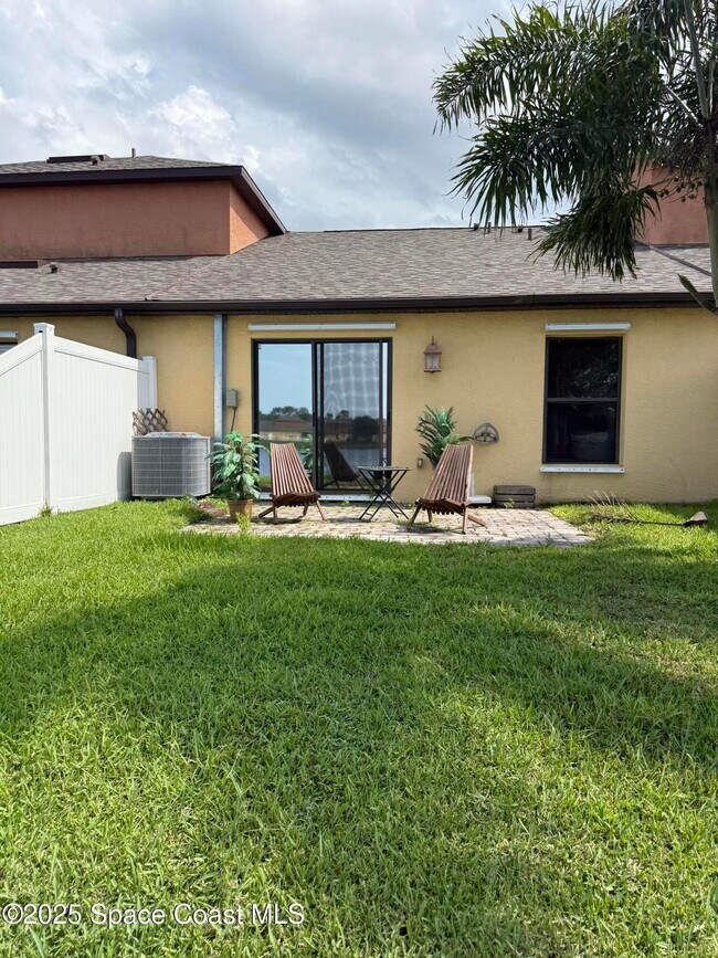 Building Photo - 995 Luminary Cir