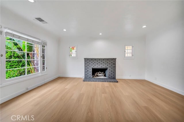 Building Photo - 546 S Beachwood Dr