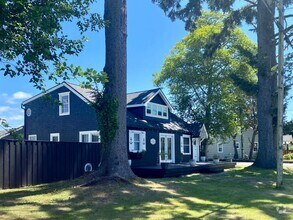 Building Photo - Black Raven Cottage in Historic Seaview ~ ...