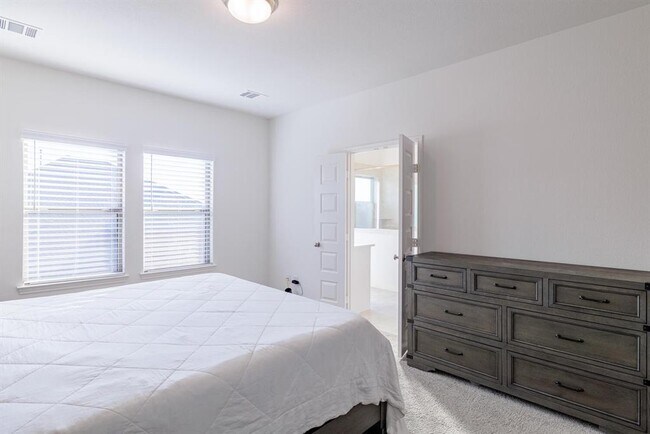 Building Photo - 317 Langhorne Bnd