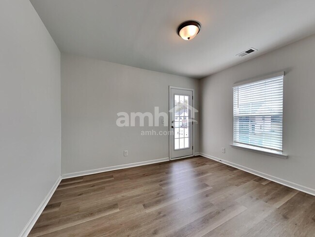 Building Photo - 517 Bush Dr