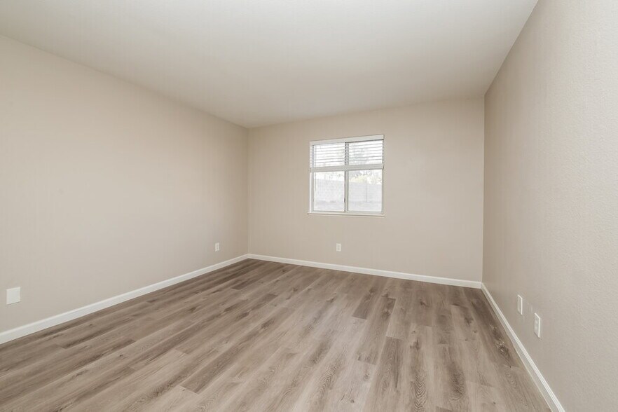 Building Photo - 6101 Bardstown Dr