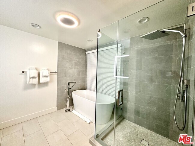 Building Photo - 822 Pacific Ave