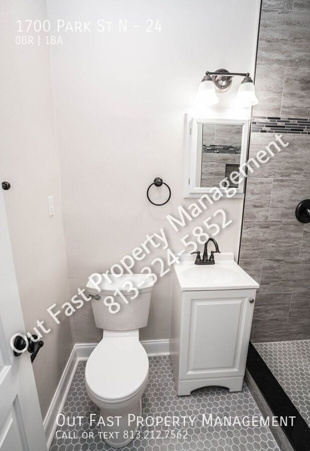 Building Photo - 1700 Park St N