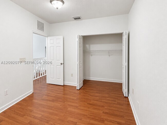Building Photo - 1555 NE 33rd Rd