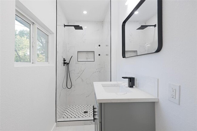 Building Photo - 6907 Tulane Dr