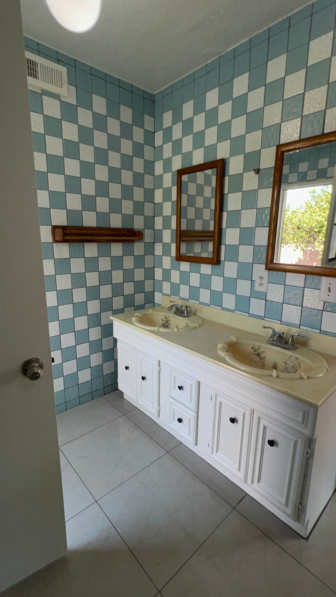 Building Photo - 10063 Faywood St