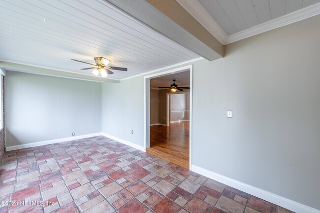 Building Photo - 4343 Pinewood Ave