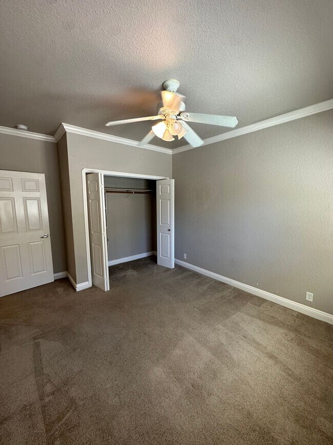 Building Photo - Charming 2 bed 1 bath home with modern amenities in prime downtown location!