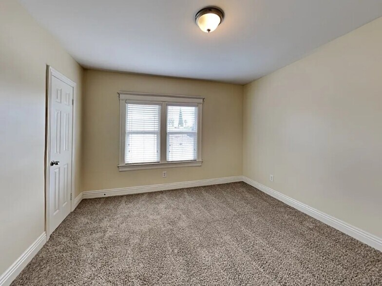 Building Photo - 426 Nueces Spring