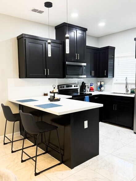 Building Photo - 2108 E Viviana St