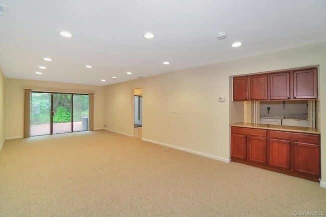 Building Photo - 23 Meadowood Dr