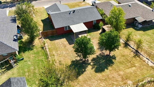 Building Photo - 603 Seminole Dr