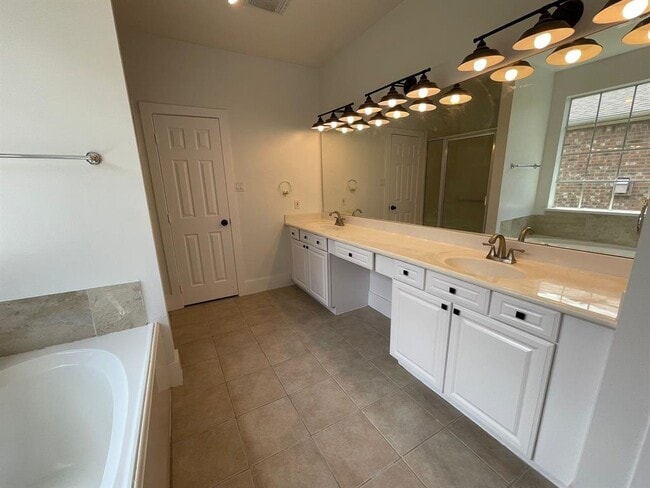 Building Photo - 16735 Sonoma Del Norte Dr