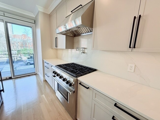 Building Photo - 143 Warren Ave