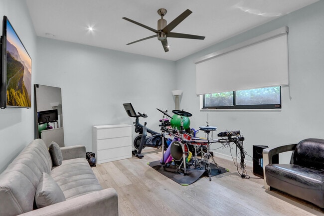 Building Photo - 5789 Hamilton Way