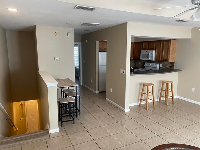 Building Photo - 741 White Dr