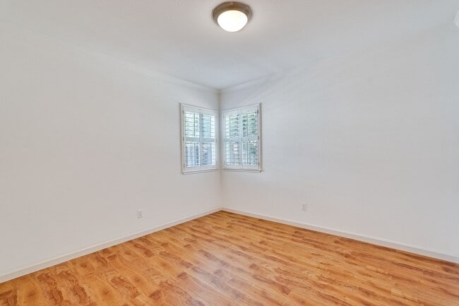 Building Photo - 1940's Quaint 2 Bedroom Single Story Home off of Hedding Street with Modern Amenities & Great Bac...