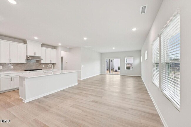 Building Photo - 1041 St Lawrence Dr